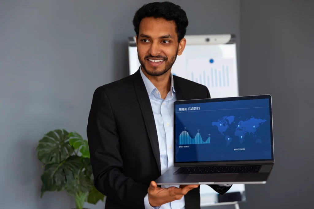 SEO expert Delhi showing results to SEO team